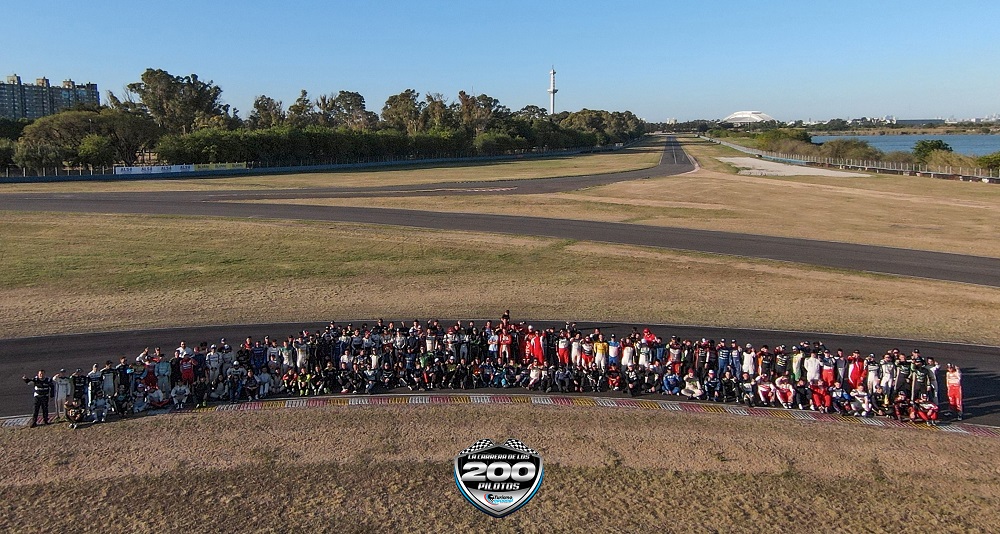 Turismo Nacional
Aclaraciones importantes

1⃣  Los puntos que logre el piloto invitado se acreditan al titular.
2⃣  El resultado del invitado no hará cambiar el lastre del auto.
3⃣  La victoria del invitado no cuenta como victoria del piloto titular.

📸 <a href="/agenciava/">Agencia VA</a> 
 #200Pilotos