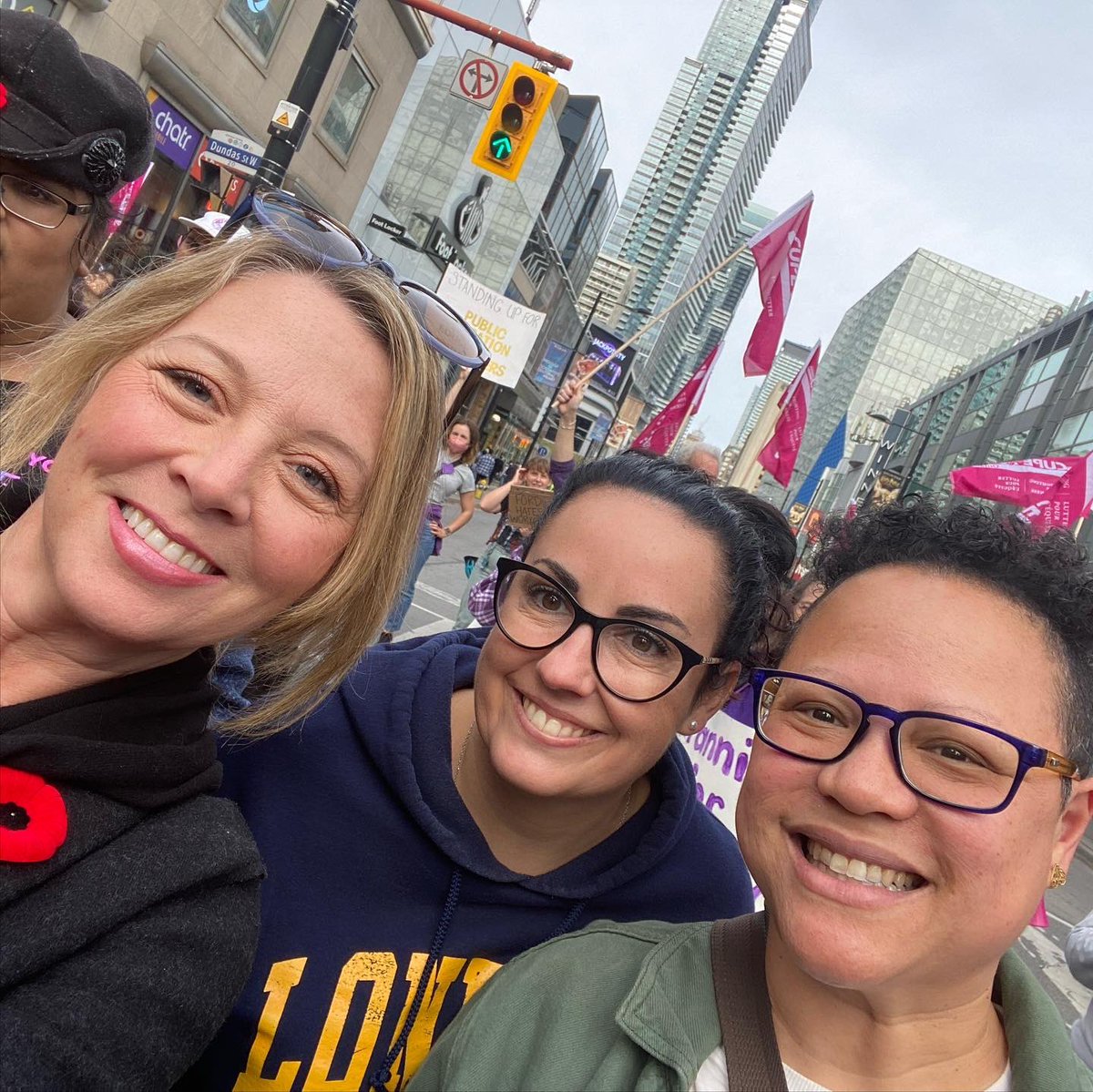 MaritStiles's tweet photo. Huge crowd at Yonge &amp; Dundas Square today in solidarity with @osbcucscso @CUPEOntario members! Find out about upcoming solidarity actions near you: https://t.co/kIQtldJZWz #IStandWithCUPE #onpoli #onted https://t.co/djFazwfa1N