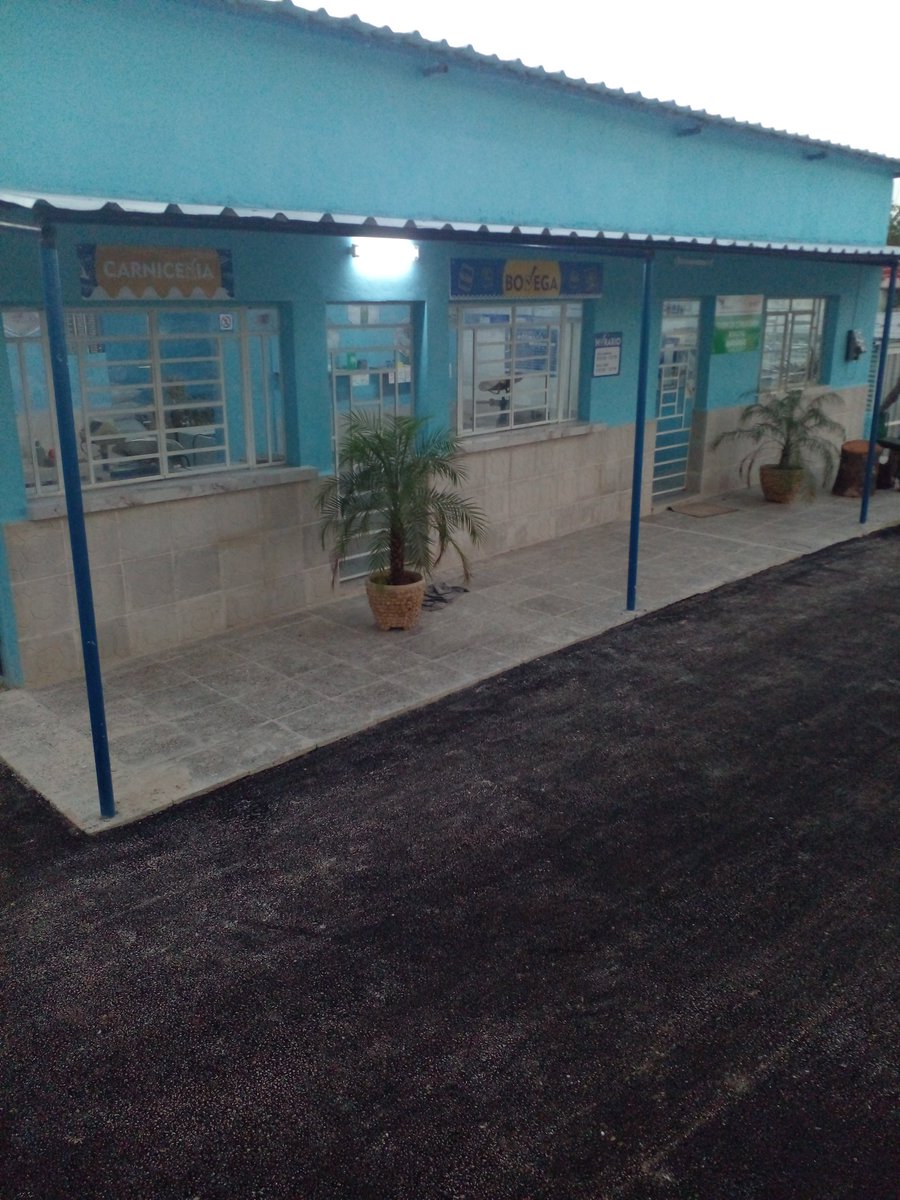 GobiernoMarian1's tweet photo. Se realiza retoques a las entradas de la bodega 1481 en Cocosolo Zamora circunscripción 10 con el apoyo y ayuda de trabajadores de viales y de vecinos en el asfalto a su entrada.
#MarianaoVaPorMás @IntendenteManao @GobiernoMarian1 https://t.co/hpODKCU7sy