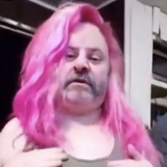 RichieRichLive1's tweet photo. #NewProfilePic 😂 #MichaelMcShitbird vs #Tdrunk Tiff https://t.co/VLcbajnNok
