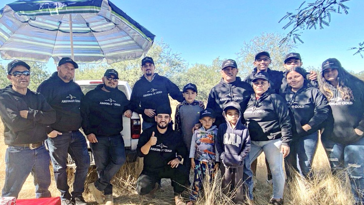 HeliostarMexico's tweet photo. En La Colorada, integrantes de la comunidad minera también se han sumado al apoyo logístico para brindar una gran experiencia a la comunidad ciclista que se reúne en Rancho La Esmeralda MTB

🚴 6-NOV-2022
V Carrera La Esmeralda MTB X-Trail
Evento deportivo y familiar con causa https://t.co/HzV1nFYxjB