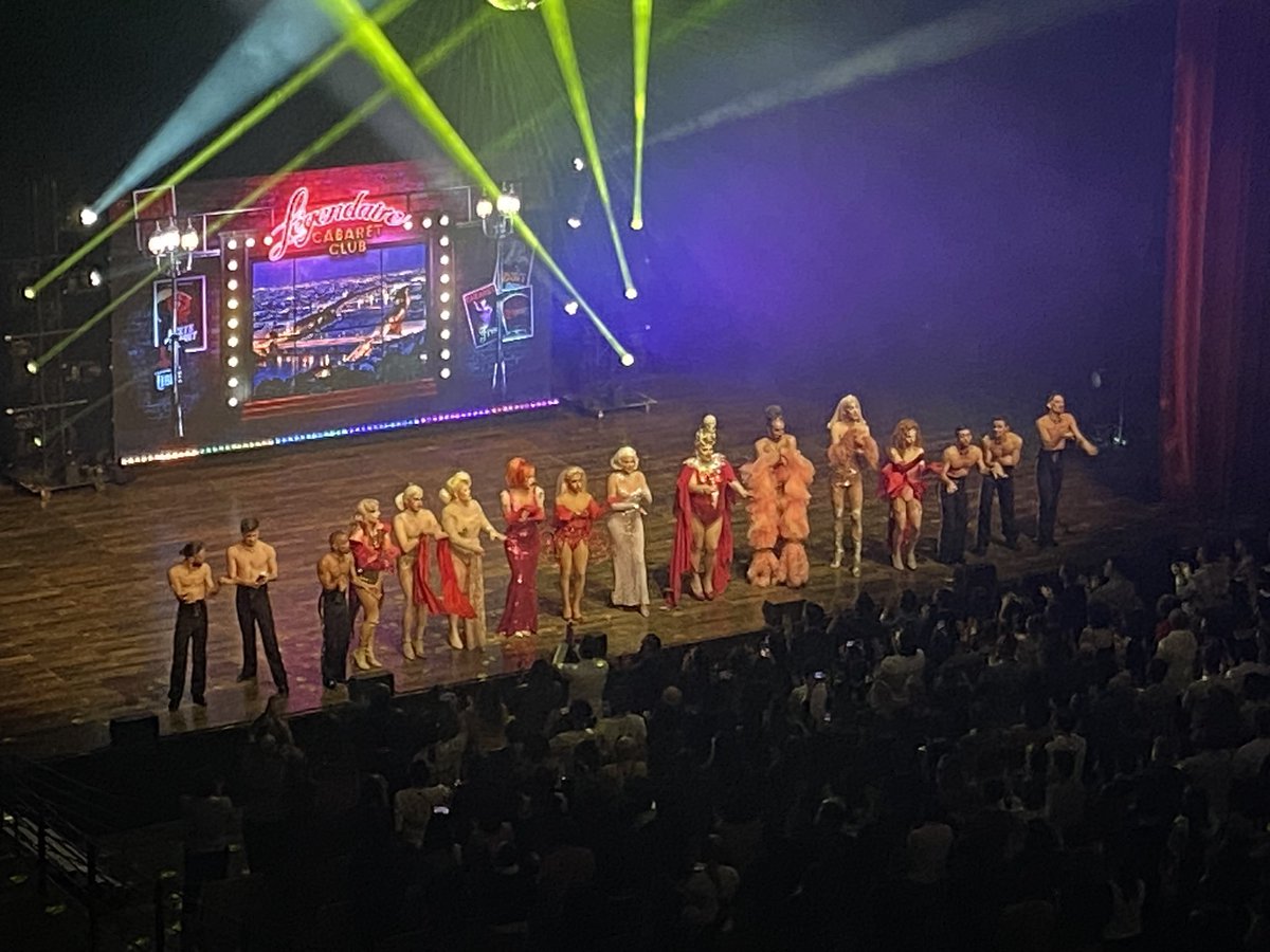 thib_grap's tweet photo. Ce soir c’était @DragRace_Fr live à l’amphithéâtre 3000 de #Lyon.

La dingz ! Merci pour ça 🥰 https://t.co/hB8gt5AKGY