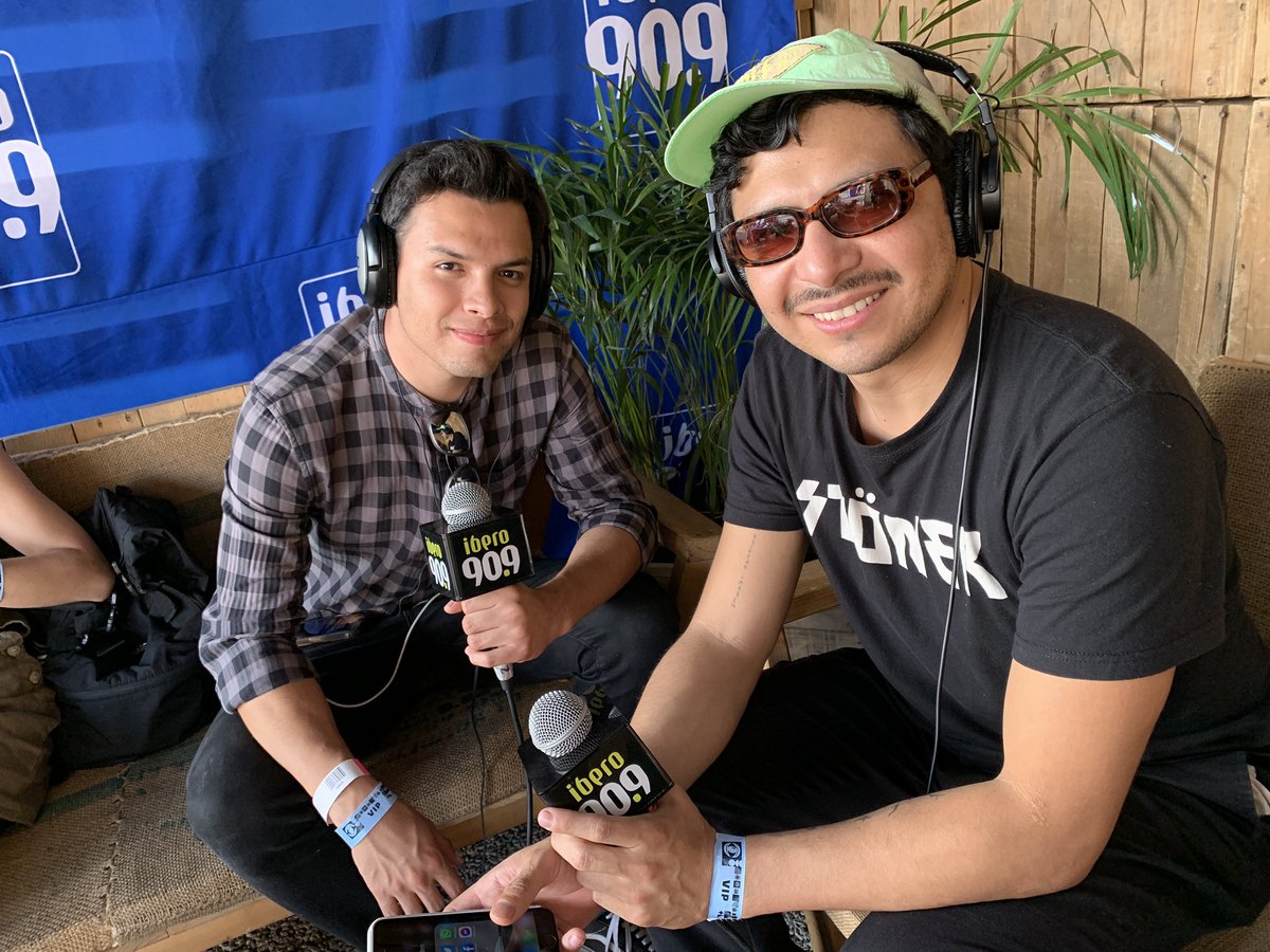 Ibero909FM's tweet photo. ¡Llegó la hora última hora al aire desde el @HipnosisMX pero antes @Ovandoous y @alde_barano les acompañan desde el #HipnosisMx #Hipnosis2022 para aplicarnos sobre la presentación de @porncrumpets y de lo que nos espera con @themarsvolta ¡Gracias a @d_tarima por poner la cabina! https://t.co/BRP7PzU10x