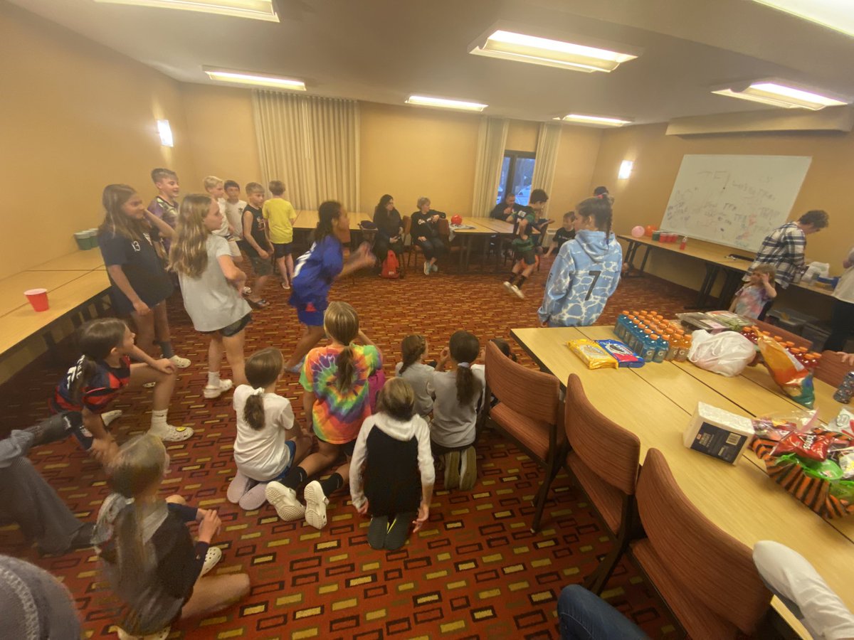 ElizabethCullu4's tweet photo. Team bonding night at the Club Ohio Fall Classic with the TFAG12Elite and TFAB13Elite teams!!! ⚽️ @TFA_Cincinnati #tfa #tfaon3 https://t.co/T8tdxvKlTc