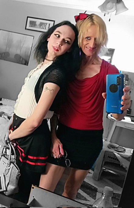 Tris &amp; Stephanie Just Two Trans Girls Living Life 😁😁😁 https://t.co/8cE1sb2Q1N