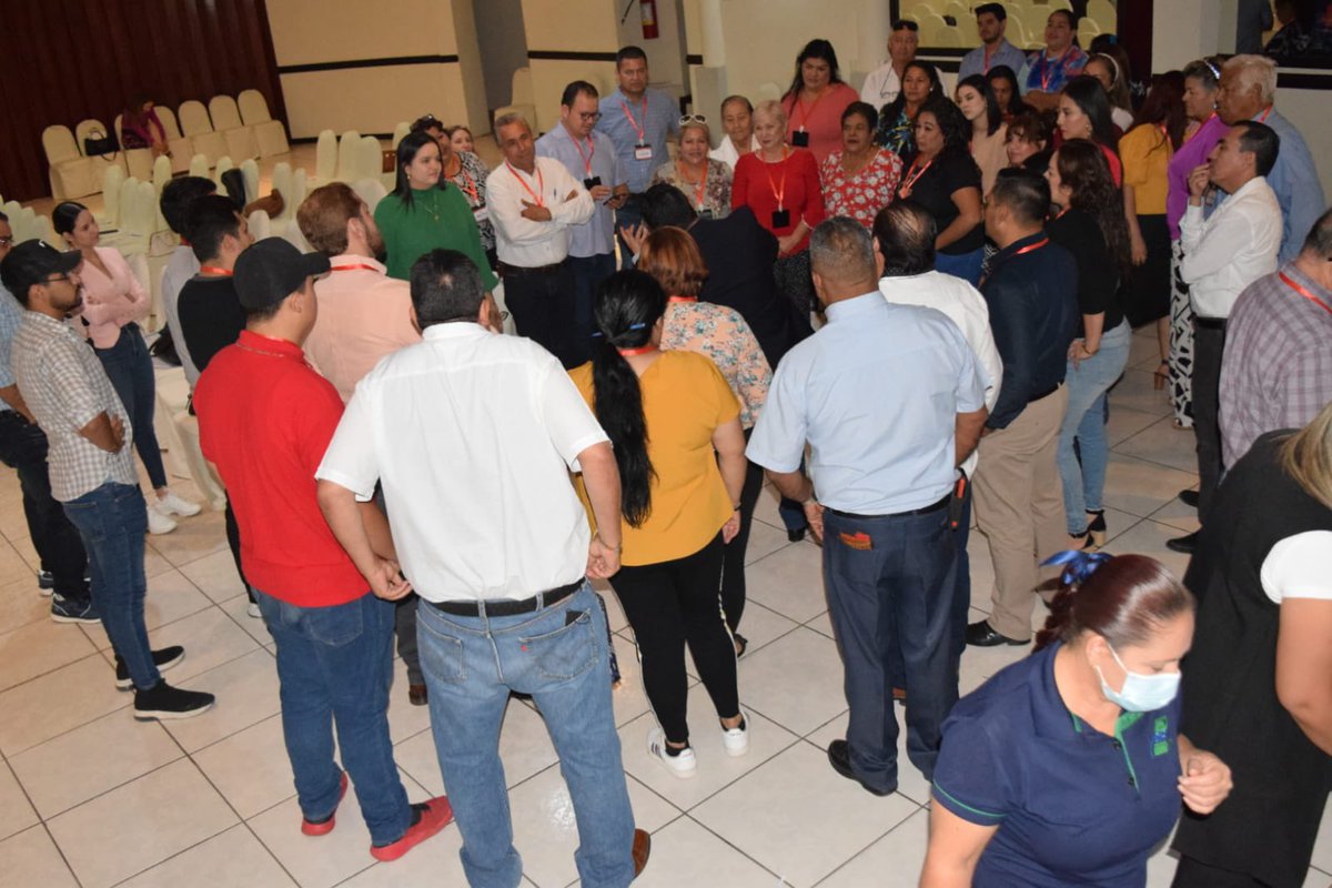 CinthiaVL's tweet photo. Estuvimos en #Guamúchil, con el #IRHSinaloa, llevando la conferencia de Activismo Político y Comunicación Estratégica de Gabriel Díaz. Muy contenta de saludar a buenos amigos y amigas de esta región. #PRISinaloa https://t.co/arrzMe3VGw