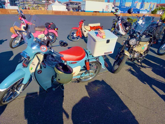 鈴鹿サーキットのカブミーティングに来たよ!カブがたくさんいて感動……!!! #アーツ悟飯旅 