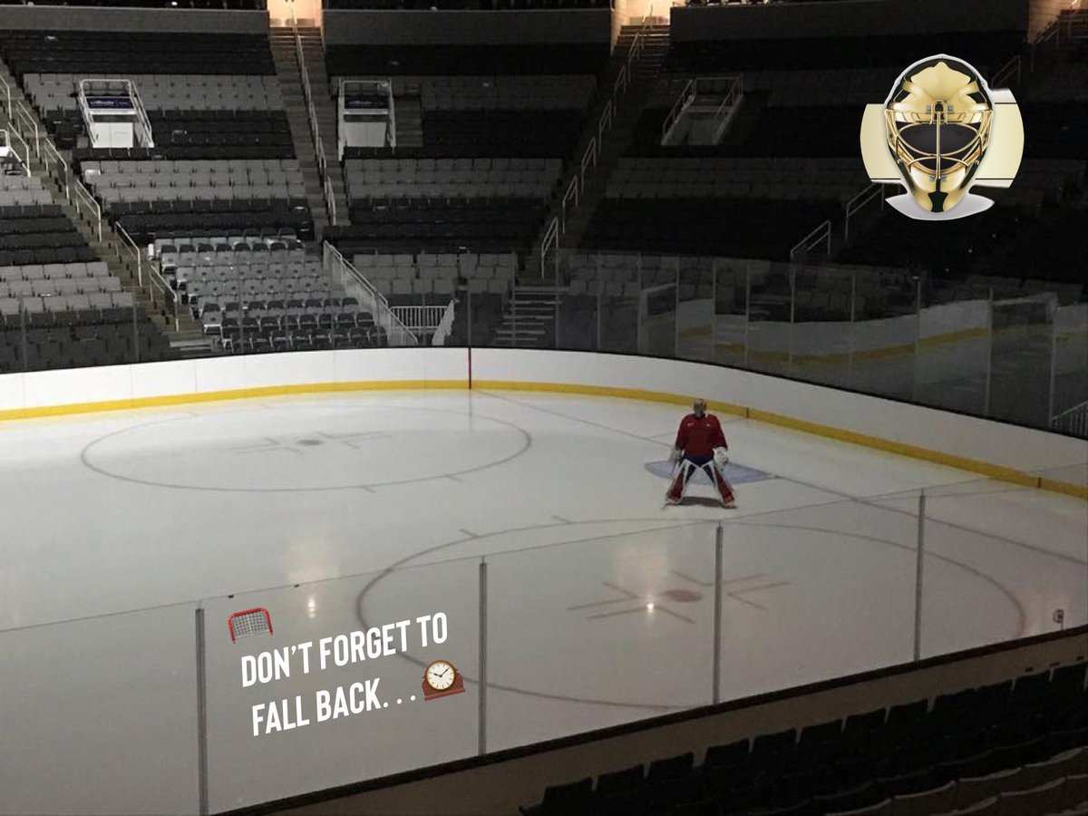 We applaud your efforts to be early, but wouldn’t an extra hour of sleep help you play even better?

Fall Back tonight.
⏰
Set your clocks back an hour before bed tonight, and be an even better GOLDtender tomorrow!

#hockey #goalie
#BeaGOLDtender