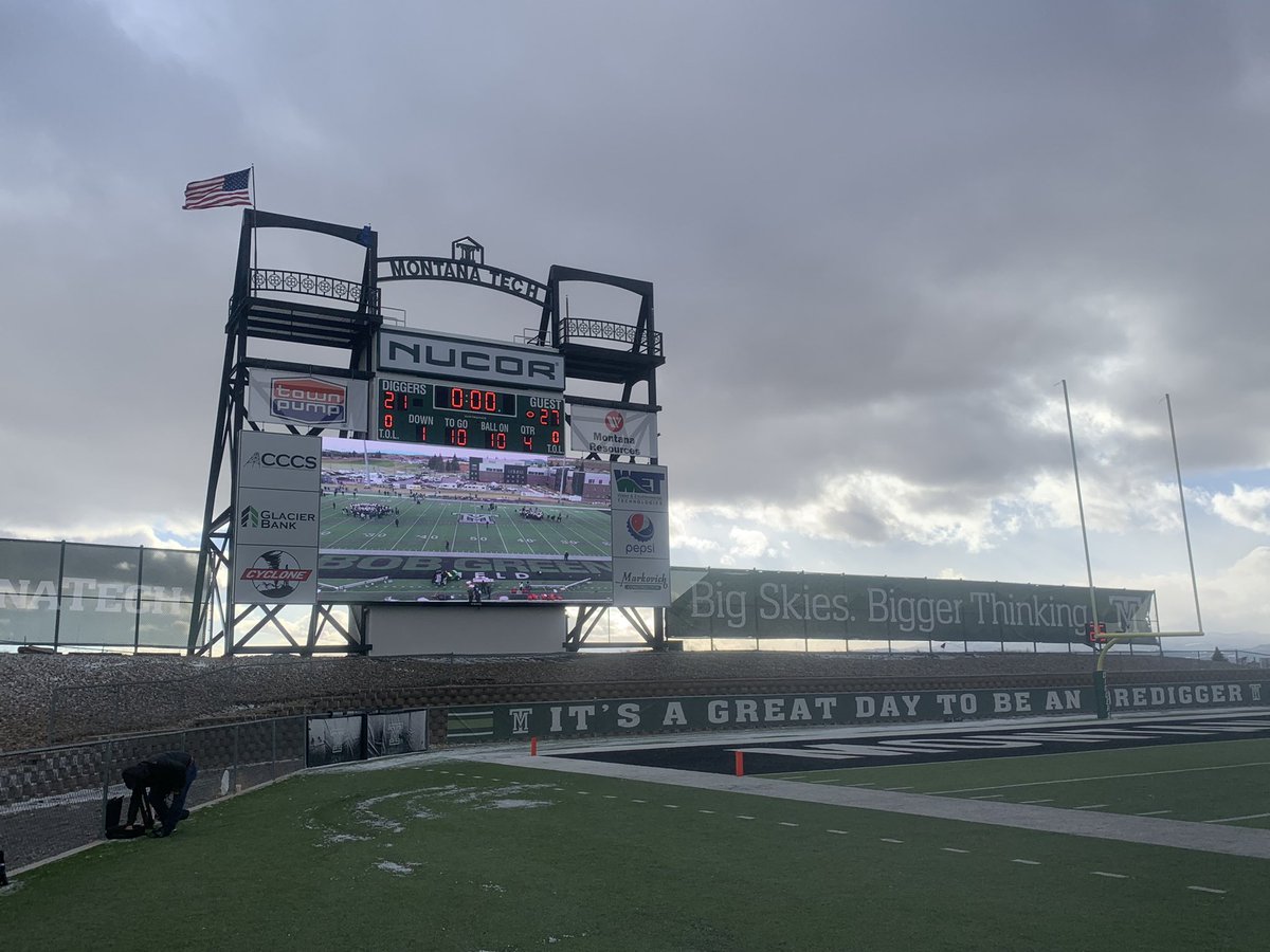 marcusconnors3's tweet photo. had a fun time meeting the coaching staff and a fun visit at montana tech!! @CoachKyleSamson @CoachMagana @KodyTorgerson @Cen10FB @CoachGreene10 @S_Beale79 @KormyloMicah @MonTechFootball @MTechDiggers @RAREAcademyID @CoachKron @Rare_QB https://t.co/Enr0U0ePqO
