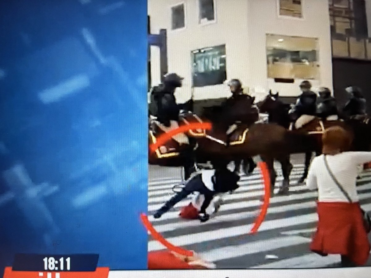 eylimbegazo's tweet photo. @RPPNoticias Oigan no “tuvieron” que lanzar bombas a civiles y el uso de caballos esta prohibido! Y ademas le tiraron un caballo a un peruano en el piso mientras recogia nuestra bandera! Cuando dejaron de ser periodistas? https://t.co/Fu5a3R5KPH