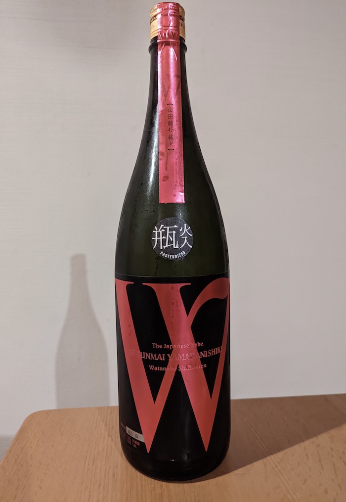 donkuroe's tweet photo. 渡辺酒造さん「W  山田錦４５　純米無濾過原酒瓶火入」。このW（ダブリュー）シリーズの酒、めっぽう旨い酒ばかりで、見かけたら即買い推奨。酒の肴は、秋にうんと甘くなるサツマイモのレモン煮。
＃渡辺酒造　#ダブリュー　＃飛騨古川 https://t.co/7wTCWogywb
