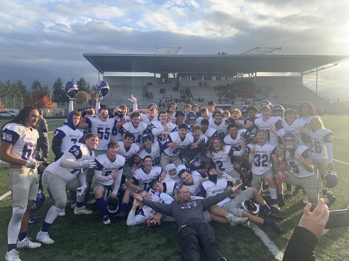 These Jags are moving on to State!! 
Final:
North Creek - 31
Camas - 14
#GoJags #WelcometotheJungle