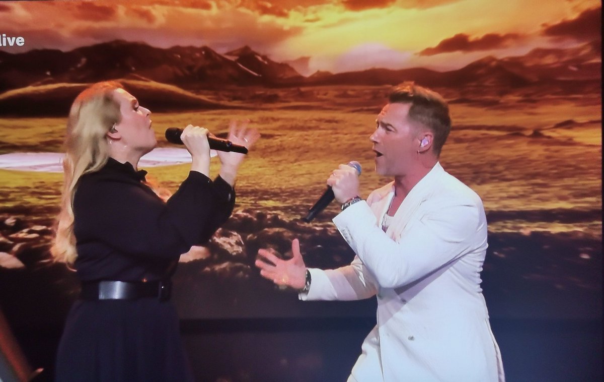 RonanSwiss's tweet photo. Great to see Ronan in a German TV Show #ronankeating #thekellyfamily #greatful #giovannizarrellashow https://t.co/O0xJWfgg1W