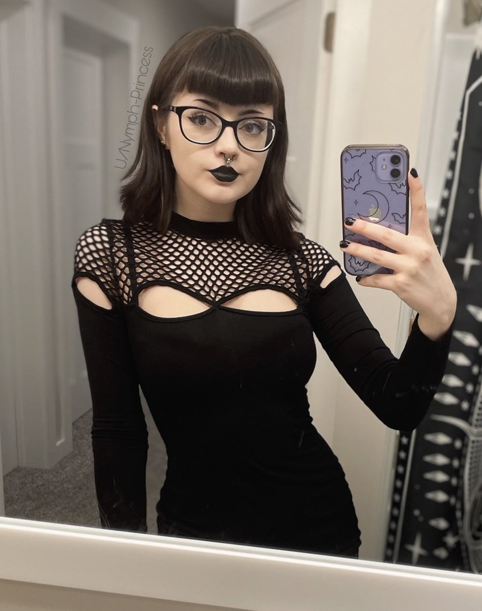 𝒩𝓎𝓂𝓅𝒽 ♡ on Twitter: "Going to start posting on this account sfw 🖤"