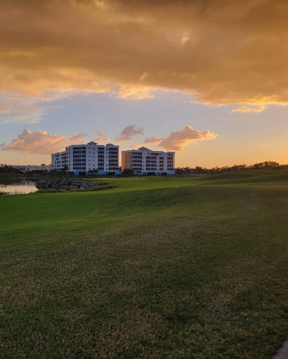 turfwidowwife's tweet photo. Sunset with the Dirt Farmer and his 87 million blades of grass @Legacyagronomy @turffboy67 https://t.co/dA9d0b7NNM