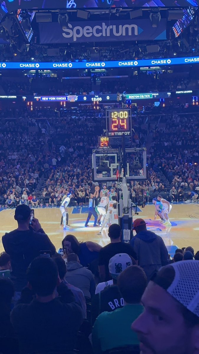 JakeSayers2's tweet image. Thx to @nlevelsports for the amazing @nyknicks tickets to celebrate @SayersErica birthday #nextlevelsports #nextlevelbasketball #nyk #knicks #nba #NYK