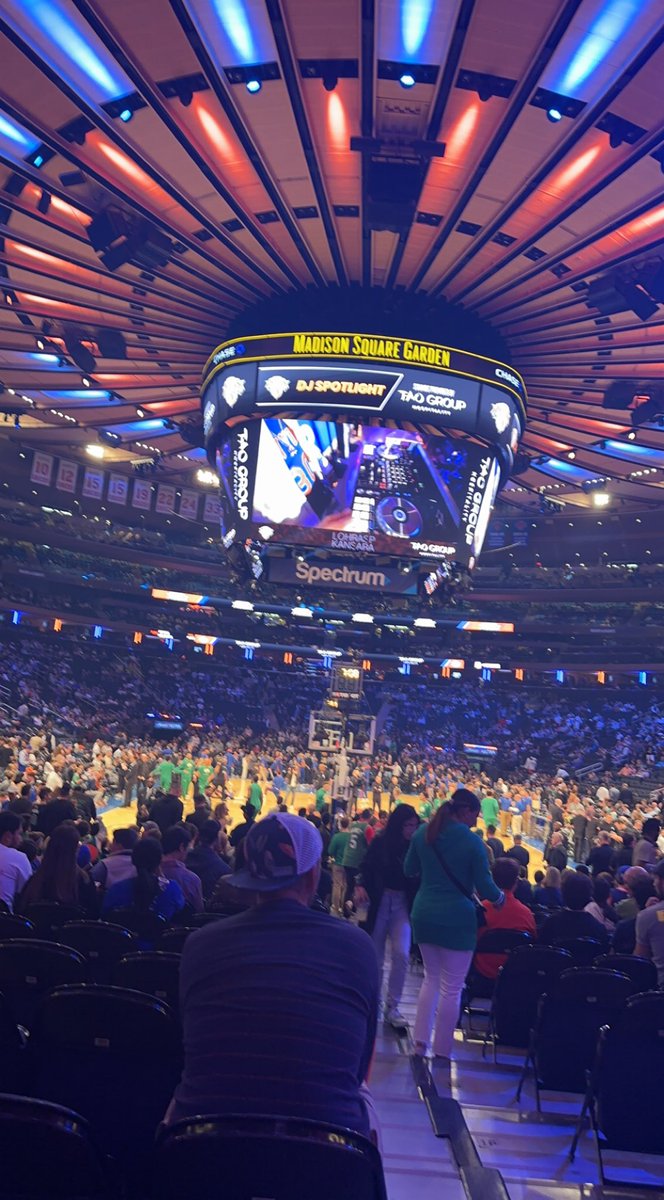 JakeSayers2's tweet image. Thx to @nlevelsports for the amazing @nyknicks tickets to celebrate @SayersErica birthday #nextlevelsports #nextlevelbasketball #nyk #knicks #nba #NYK