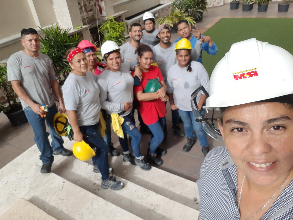 GiseleValen's tweet photo. Gracias por el esfuerzo y apoyo brindado💪 #Ingenieriarm https://t.co/751AZyni0u
