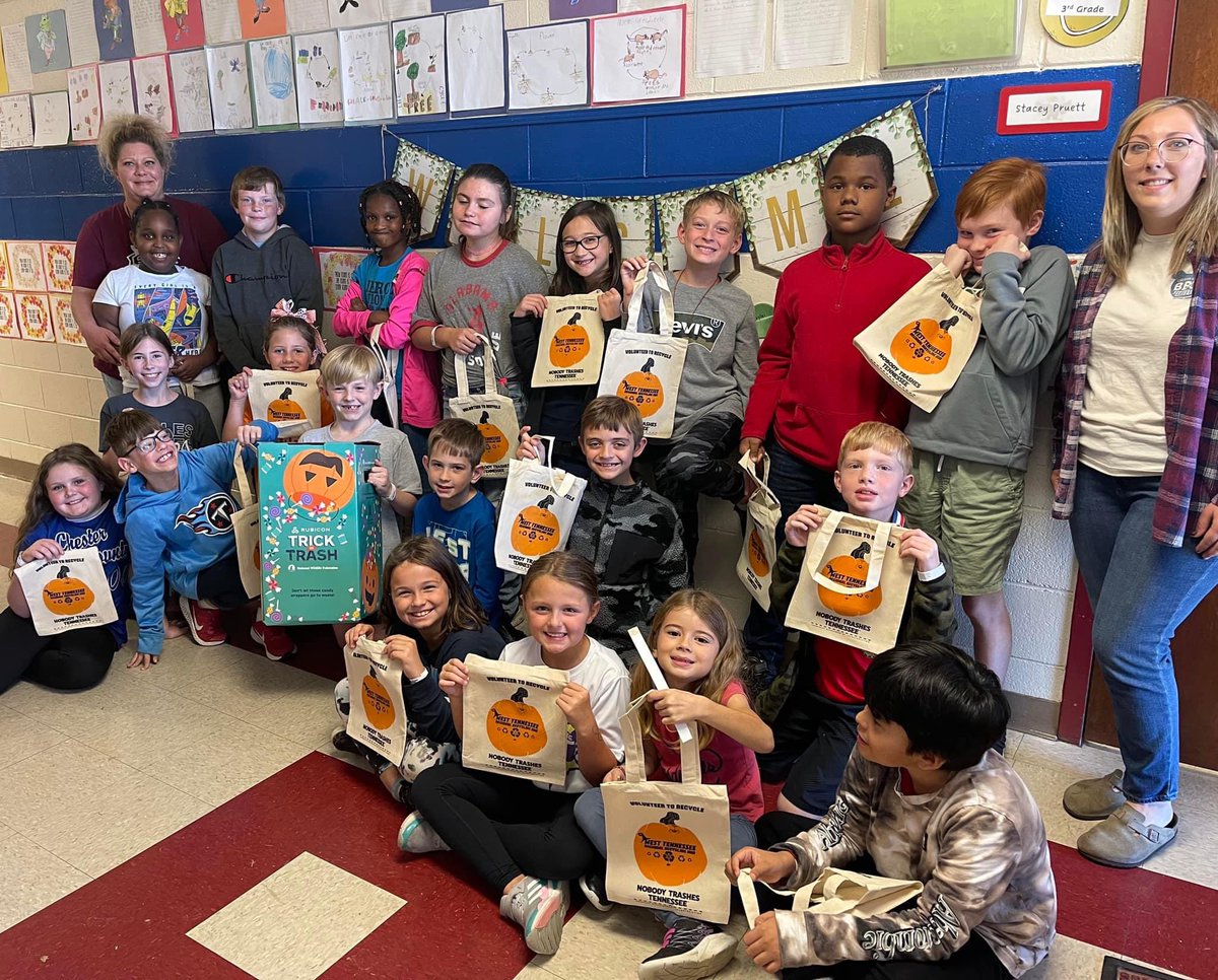 CCSWRD's tweet photo. Today education coordinator Baylie Pruett spoke to Mrs. Stacey’s 3rd grade class about Rubicons Trick or Trash program and recycling candy wrappers to keep them out of the landfills.Halloween Bags Sponsored by TDOT. #KeepChesterCountyBeautiful #NobodyTrashesTN #ChesterCountyTN https://t.co/0sSoA2muKJ