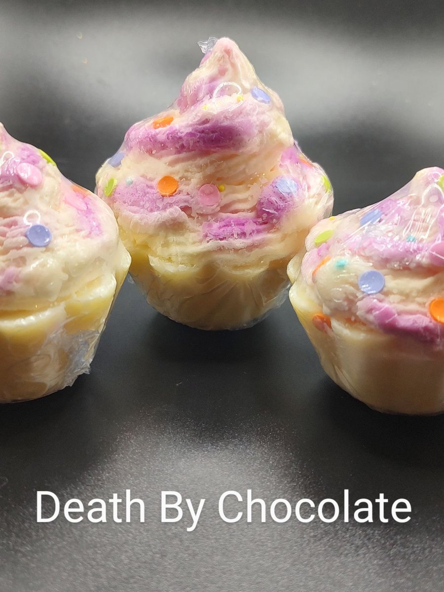 Nannys_Candles's tweet photo. Excited to share the latest addition to my #etsy shop: Cupcakes 100% Soy Wax | Highly Scented | Long Lasting | Wax Melts for Warmer | Wax Tart | Clean Burning https://t.co/kvYT1225IH #soy #cupcakemelts #waxmelts #highlyscented #strongwaxmelts #wholesale #waxcubes #home https://t.co/MICE6JYeV8