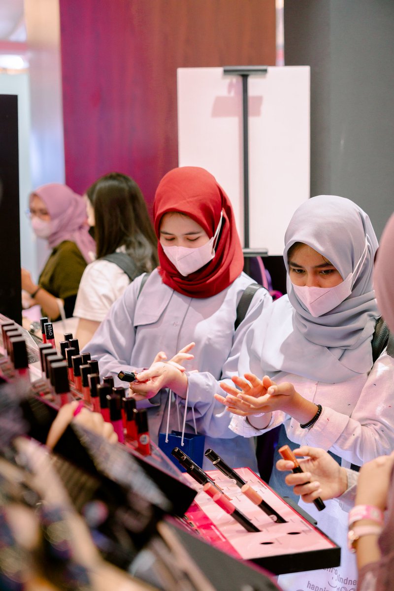 makeoverid's tweet photo. Morning Gorgeous! 😘 Yuk absen siapa yang bakal dateng ke Medan x Beauty hari terakhir? 🙋🏻#MakeOverAtMXB #medanxbeauty202 #medanxbeauty #mxb https://t.co/7uF4ouU15X