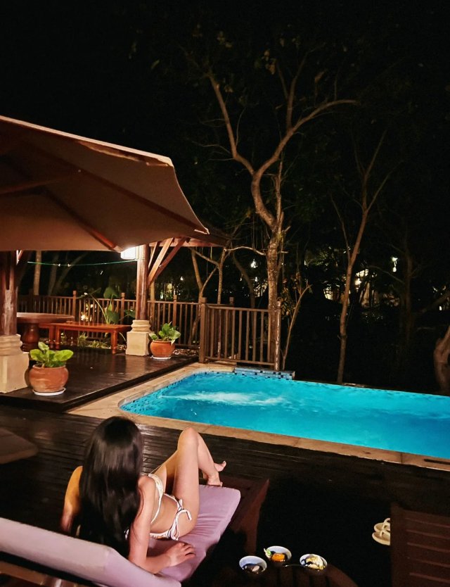 It's been a long time since I've posted such sexy photos
 Show off your slightly chubby body😅😅😅