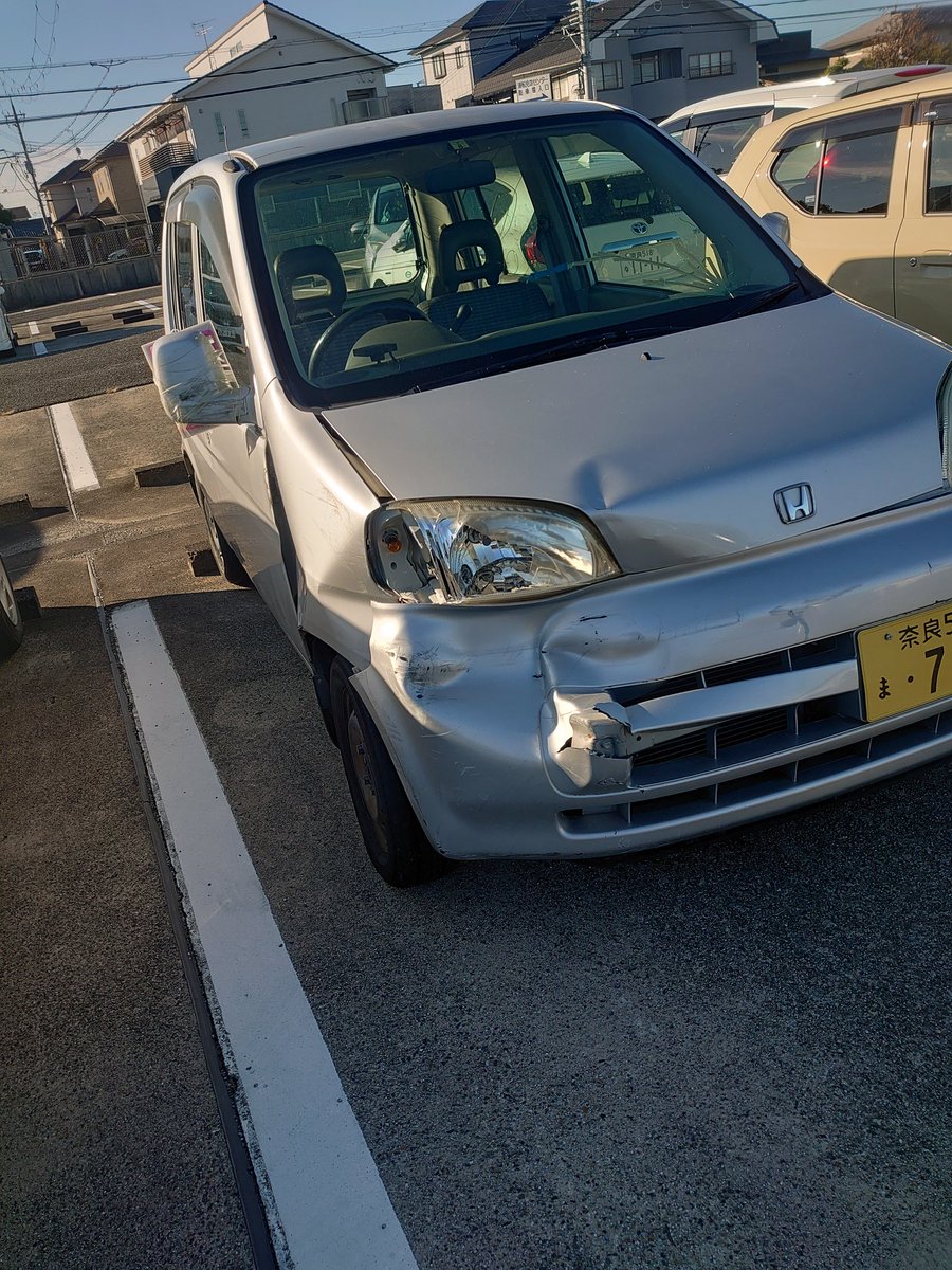 FD2noossan's tweet photo. 免許センター来てる…
けど、こんなクルマで来るなよ
てか、乗るなよ。ドアミラー、普通の鏡だし…
ドライバーヨタヨタしてる https://t.co/yOrZH8Qid2