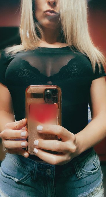 bathroom selfie https://t.co/pV0bB01jpJ<a href="/tag/frozenfour"class="tags"><span>#frozenfour</span></a>