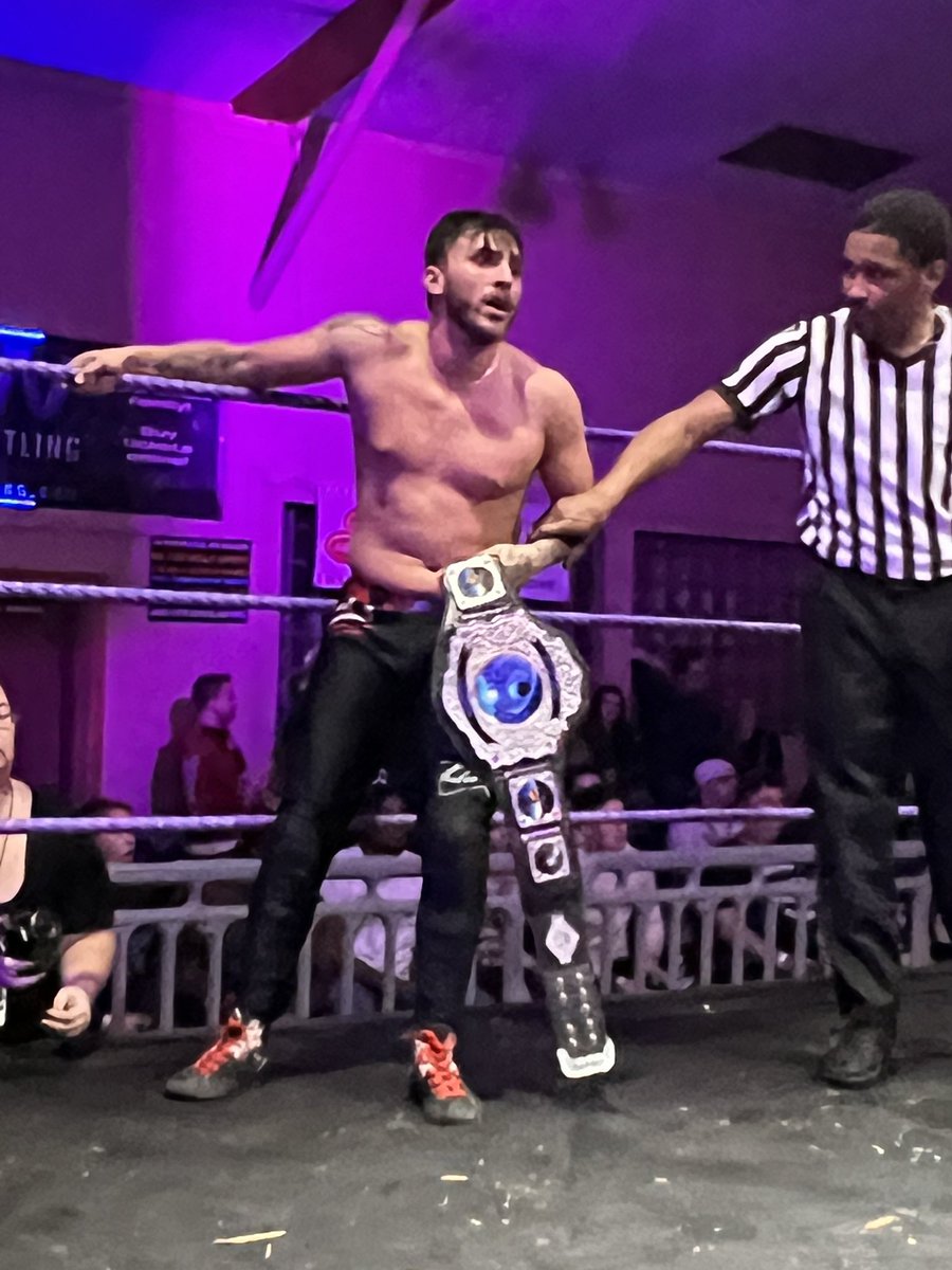 WindyCitySlam's tweet photo. #AndStill @RocketProWrest1 Outer Limits Chanpion @Gunner_Brave! Then The Fabulous Idols turned on the champ!

📸: @MikePankow/@WindyCitySlam 

#indiewrestling #ChicagoWrestling #HarvestHavoc #RocketPro #GunnerBrave https://t.co/UrkBBQr6bR