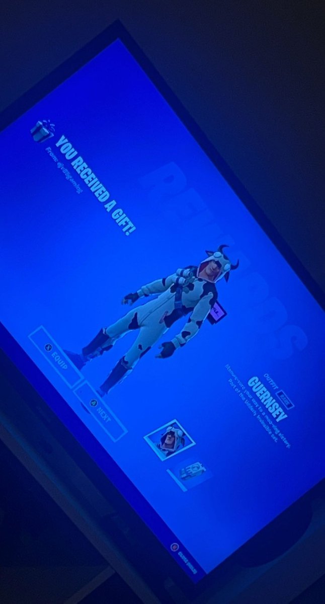 xchanellemariex's tweet photo. thank you @djv85gaming for the skin 
#FortniteParadise #moo #fortnitecow https://t.co/PLpP6h8yyI