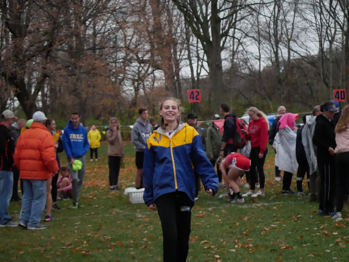 JHSGirlTrack's tweet photo. Some of my favorite photos of Jolene from Detweiller Park from the State XC meet @jolene0418 https://t.co/JhHtsJiduc
