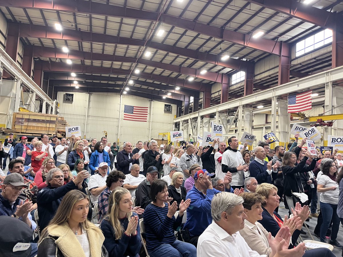 GovChristie's tweet photo. Great rally today in Wallingford, CT w/Bob Stefanowski &amp; the GOP statewide team. Enthusiastic crowd ready to go out &amp; get folks to the polls for November 8th! ⁦@bobforgovernor⁩ has all the momentum &amp; is marching towards victory &amp; changing Hartford. Proud to be on Team Bob! https://t.co/7PHQCxTZei
