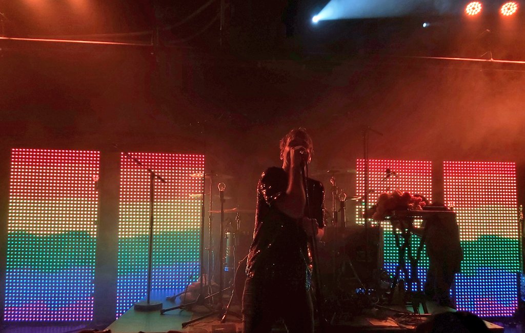 BirbWithASword's tweet photo. @blcktprblms in Frankfurt einfach wunderschön heute ~ und schon wieder so viele lovely humans getroffen 🫶🏼🌹🕊
#BlackoutProblems #DARKTour https://t.co/36L8w7m4ra
