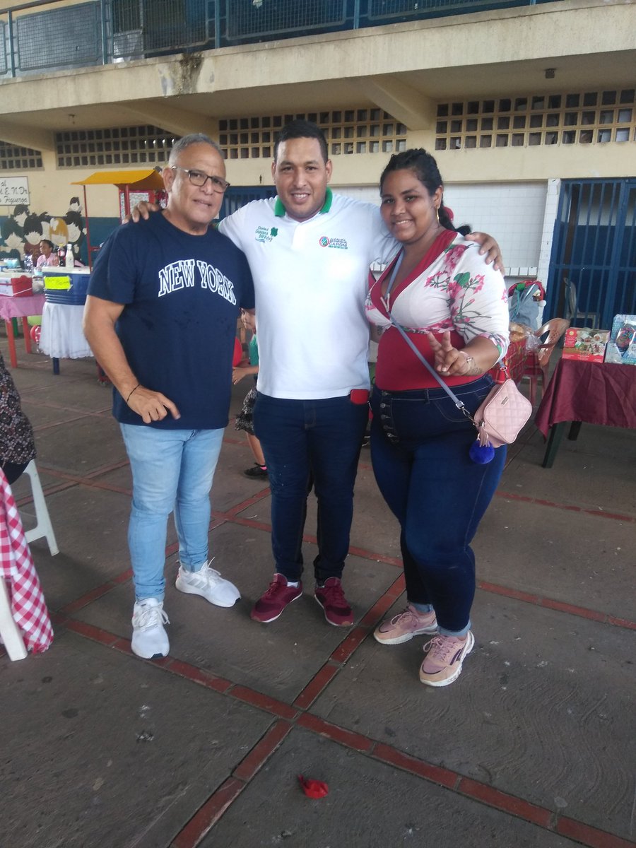 FedeindustriaBO's tweet photo. Felicitaciones a los emprendedores de las casitas sector Core 8 en Puerto Ordaz . Excelente Expoferia con muy buena convocatoria de emprendedores y comunidad. Éxitos y adelante . Cuentan con nosotros desde el Congreso Nueva Época sector emprendedor  @amarcanopsuv https://t.co/6iNOUiRwzU