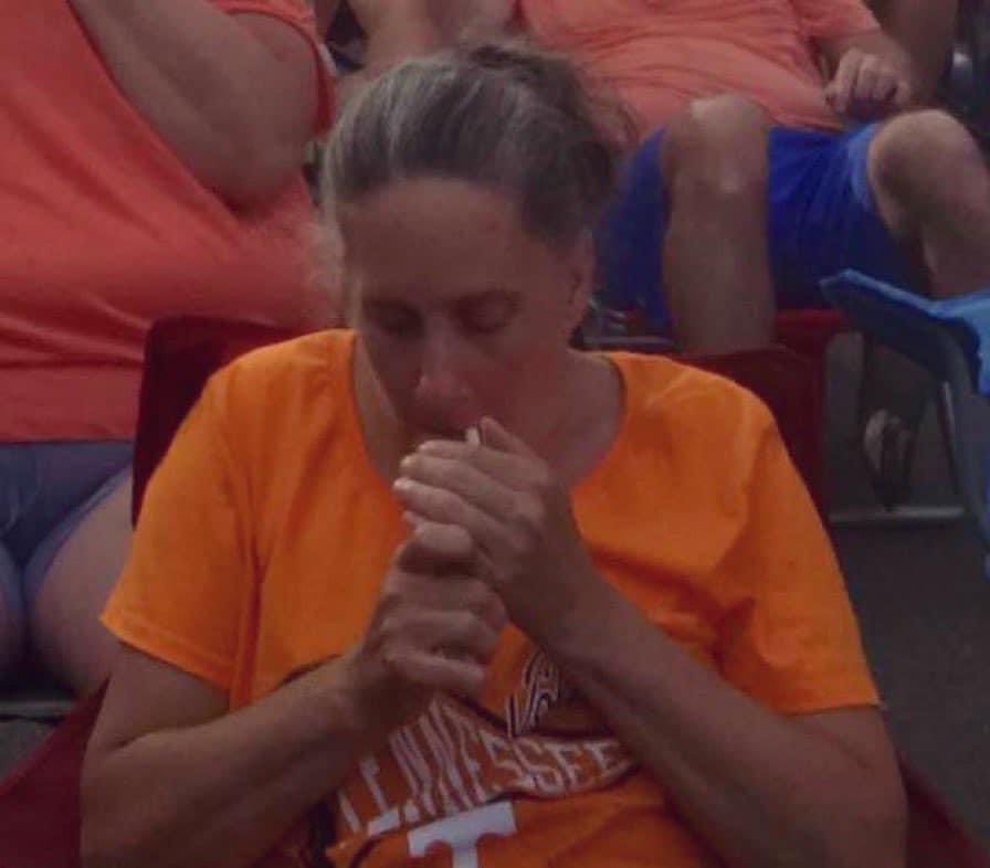Promofollower12's tweet photo. Hook picture of my pregnart girl tonite after her team loss 😂😂 https://t.co/YmCd9PQiO1