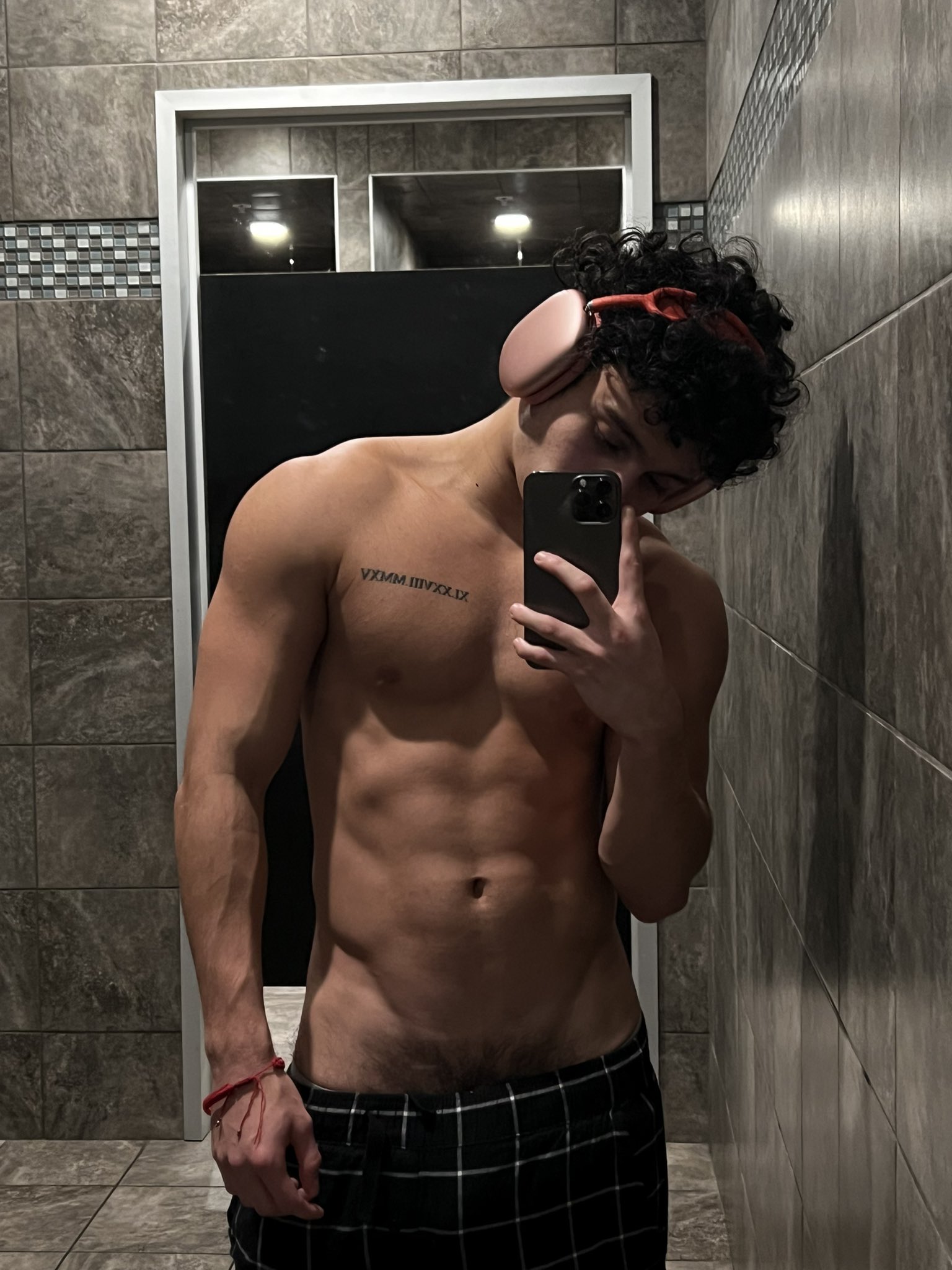 Diego 👅 FREE OF IN BIO on Twitter: "should i lower them more ?🙈 https://t.co/FBfLCWPc2X" / Twitter