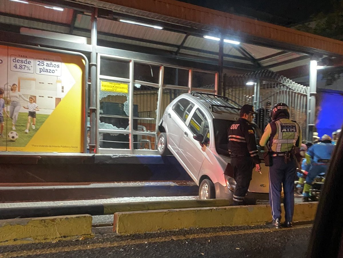 pixel_onlines's tweet photo. Siniestro de tránsito en las calles Chile y Brasil 

📷Cortesía https://t.co/KO4L6vcZCk