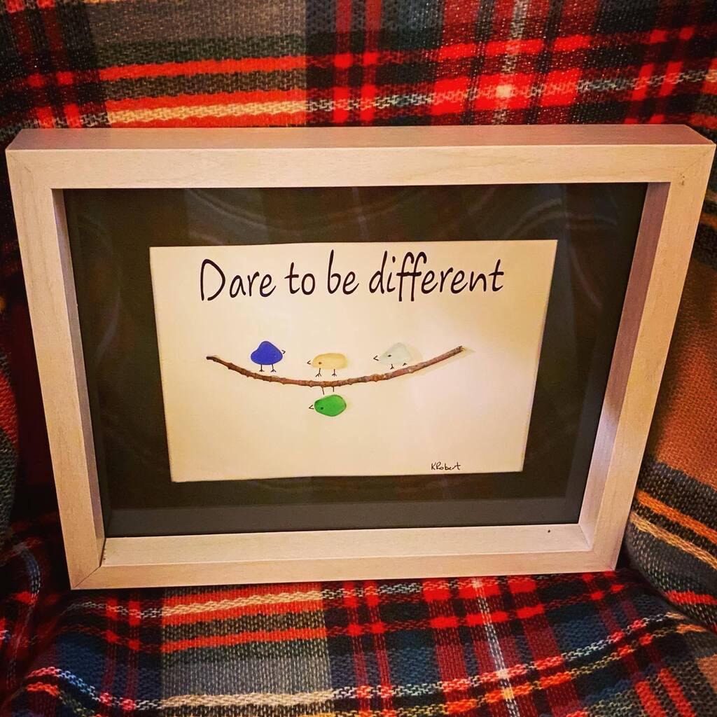 sarahjoydrop's tweet photo. Found this at a Christmas craft fair in the #annapolisvalley of #novascotia. It’s going to be one of my anchoring inspirations for my new #WIP, set here. 
.
The artist said most of her sea glass comes from Cape Breton. She spends many hours finding the r… https://t.co/9nTl4ujbpE https://t.co/EaNlhIVy3A