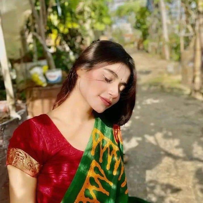 LamiaNira's tweet photo. #NewProfilePic https://t.co/J7zDJwQPcN