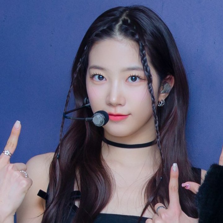 QueenKO_O's tweet photo. 오늘 얼굴 짱 🖤 https://t.co/zA6FPfnQgb