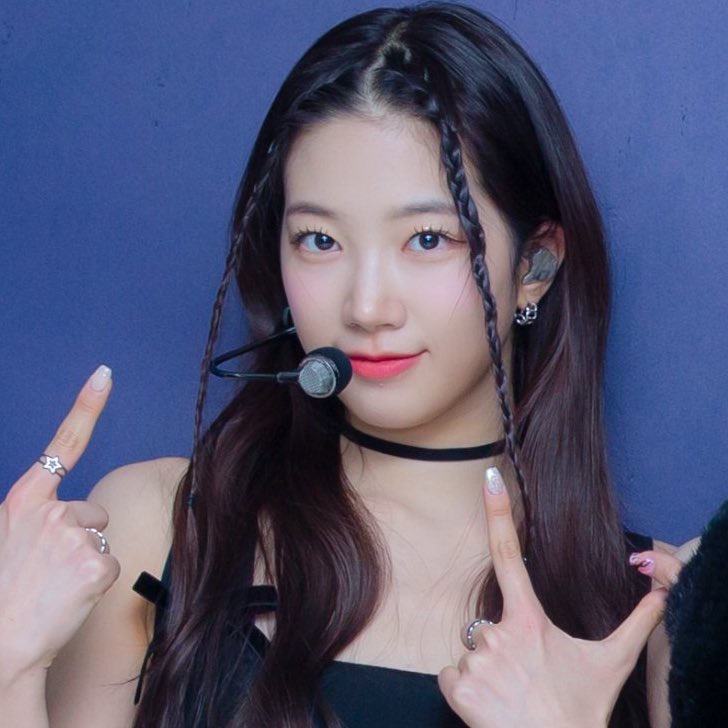 QueenKO_O's tweet photo. 오늘 얼굴 짱 🖤 https://t.co/zA6FPfnQgb