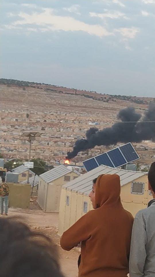 adham_syria1's tweet photo. مجزرة مروعة ترتكبها ميليشيات الأسد بقصفها مخيماّ للنازحين غربي ادلب بصواريخ عنقودية راح ضحيتها 6 شهداء وعشرات الجرحى  كحصيلة أولية . https://t.co/FvQVsywpGD