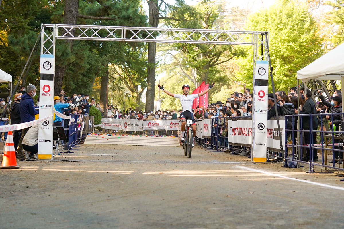 mtb_chiba's tweet photo. 15:30より全日本選手権の表彰式をTIPSTAR DOMEにて開催します
 
15:10から開場となります
他のクラスと場所が違いますのでお気をつけください！

入口はモノレール側の正面口となります
オレンジのリストバンドを入口付近で受け取ってお入りくださいませ！

#UMFes https://t.co/izSifkwLTs