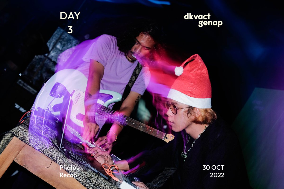 dkviska's tweet photo. Nahh selain performance yang bikin mendayu-dayu, kita juga dibikin menggokil nih sama performance yang menggebu-gebu dari The Mengi dengan style psychedelic-nya dan Shipgate dengan musik rock mereka 😎🤘Seru bgt kann?? 

#dkvact #dkvact8 #exhibition #art #isisolo #isiska #dkviska https://t.co/RKDKW6Hogg