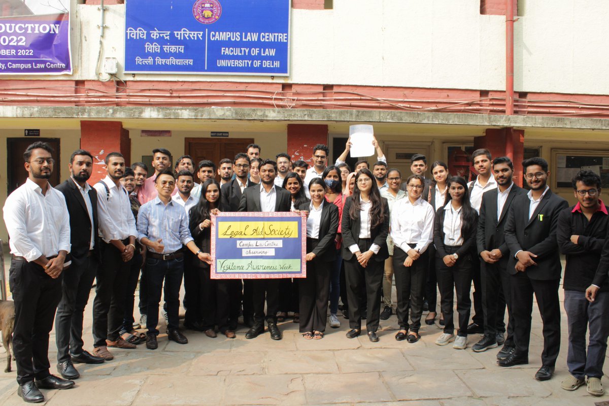 LAS_CLC's tweet photo. Legal Aid Society, Campus Law Centre in observance of Vigilance Awareness Week organized an awareness drive on 05th November in which volunteers and teachers took the Integrity pledge. 
#theintegritypledge #integritypledge #vigilanceawarenessweek #centralvigilancecommission https://t.co/i24LMxTu1V