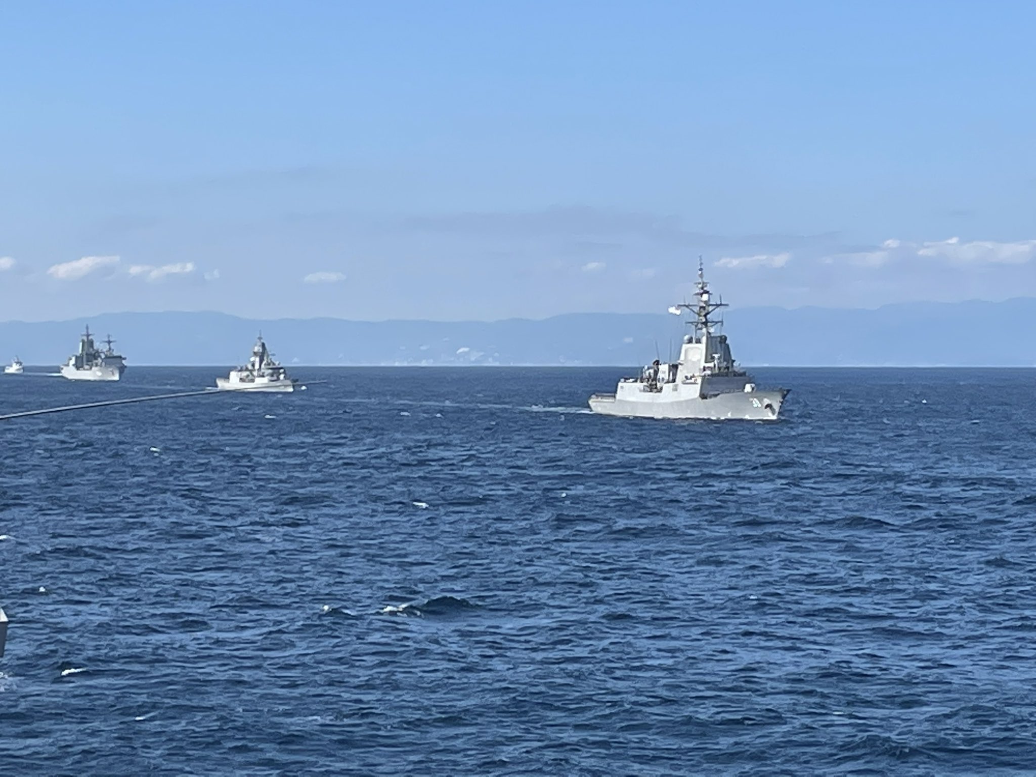 Peter Roberts OAM ピーター・ロバーツ on Twitter: "国際観艦式でオーストラリアの4隻を護衛艦いずもで見ることが ...