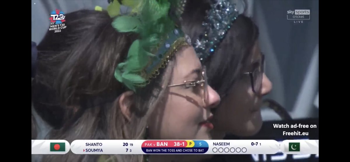 mataulhaq911's tweet photo. Wassy match se zyada to cameraman ne chass karai 
Salute to the Cameraman 😂 
#ICCT20WorldCup2022 #PAKvsBAN  #Pakistan #cameraaman https://t.co/HiCjC8Bdrw