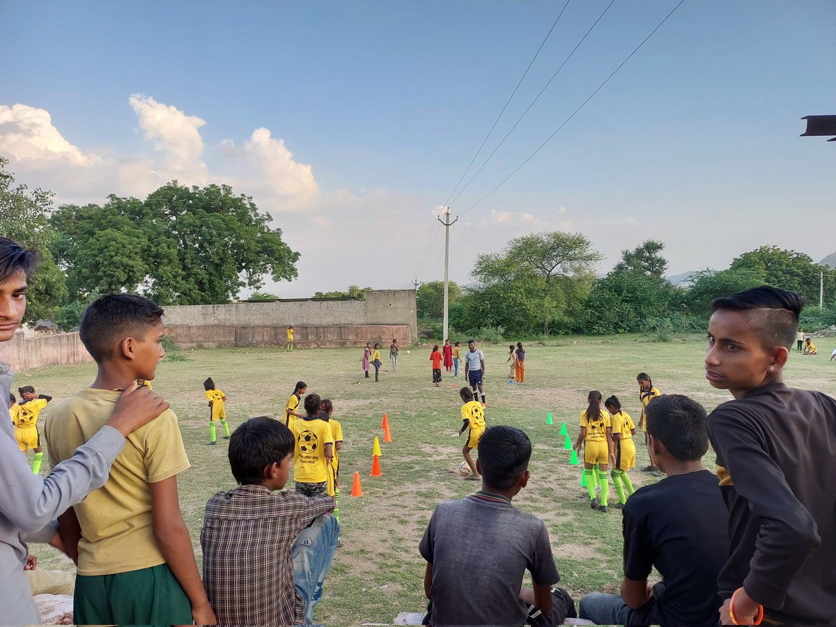 Play up! Play up! Play the game! Young girls claiming  their rights to play , young boys sharing public spaces and cheering them on! Breaking sterotypes in Rajasthan!
#positivemasculinity
#engagemen
@UNICEFIndia 
@WBG_Gender 
@RainBarrelComms 
@SBCCalliance