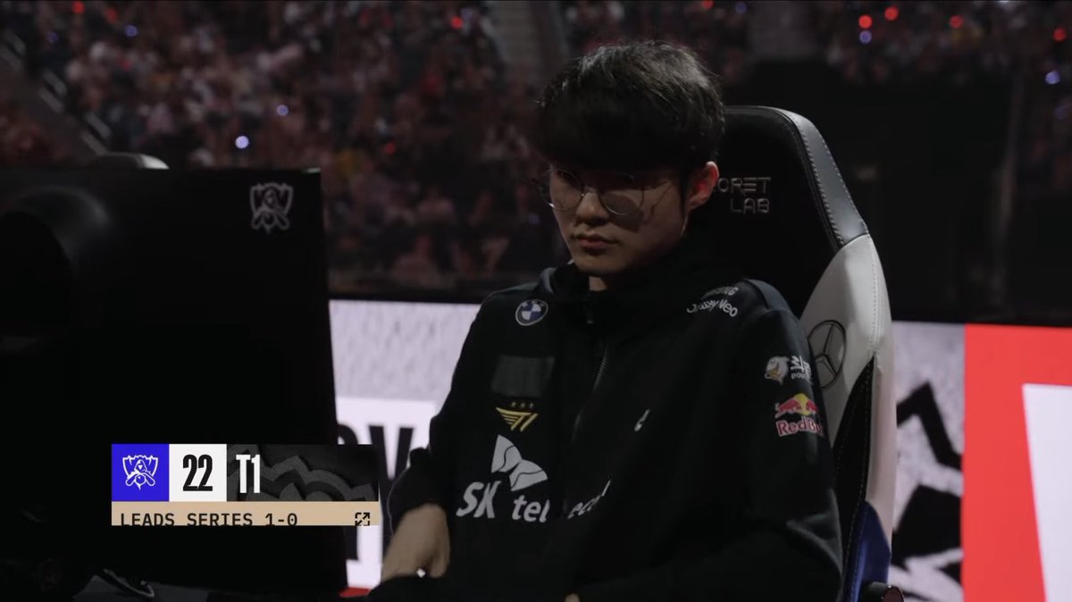 Phakerrr's tweet photo. 1-0 for T1!!! Let’s gooo 🥹 #Worlds2022 https://t.co/g5QCw23mnj