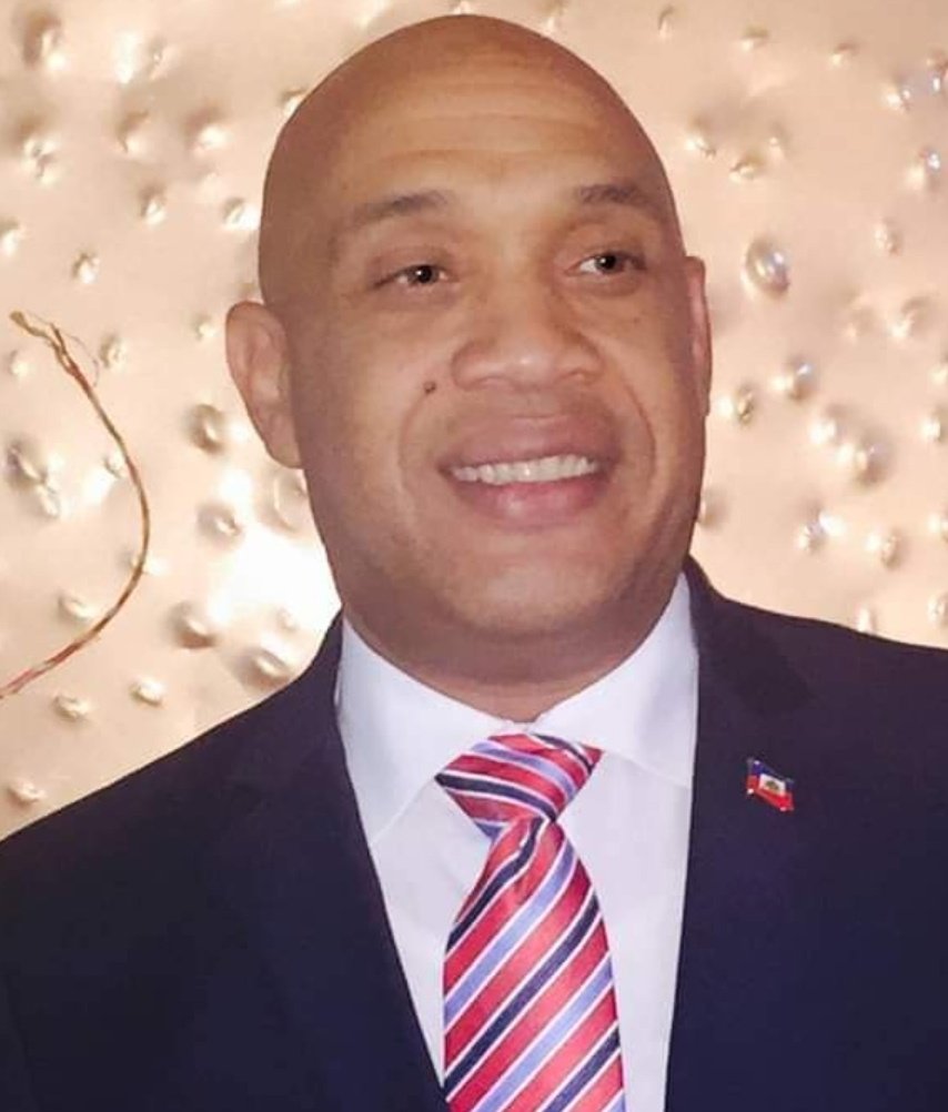 LaTribuneNews7's tweet photo. «Fwa sa yo pap ka di se pipicha», s'est réjoui #LouisGonzagueDay sur son compte Facebook suite aux sanctions prises par le Canada et les USA contre le sénateur #JosephLambert et l'ex sénateur #YouriLatortue. https://t.co/IE4Xa2WTqI